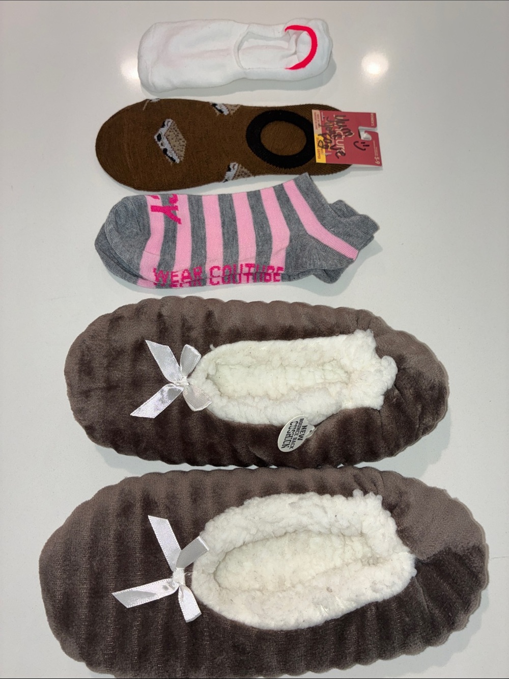 NEW SLIPPERS & 3 SOCKS NWOT PlushBrown Sherpa-Lined Slippers w/Bow & 3 Sock Pair - Picture 3 of 8